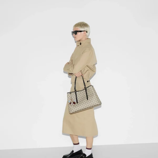 Gucci GG Supreme Monogram Emblem Medium Tote Bag Beige Black